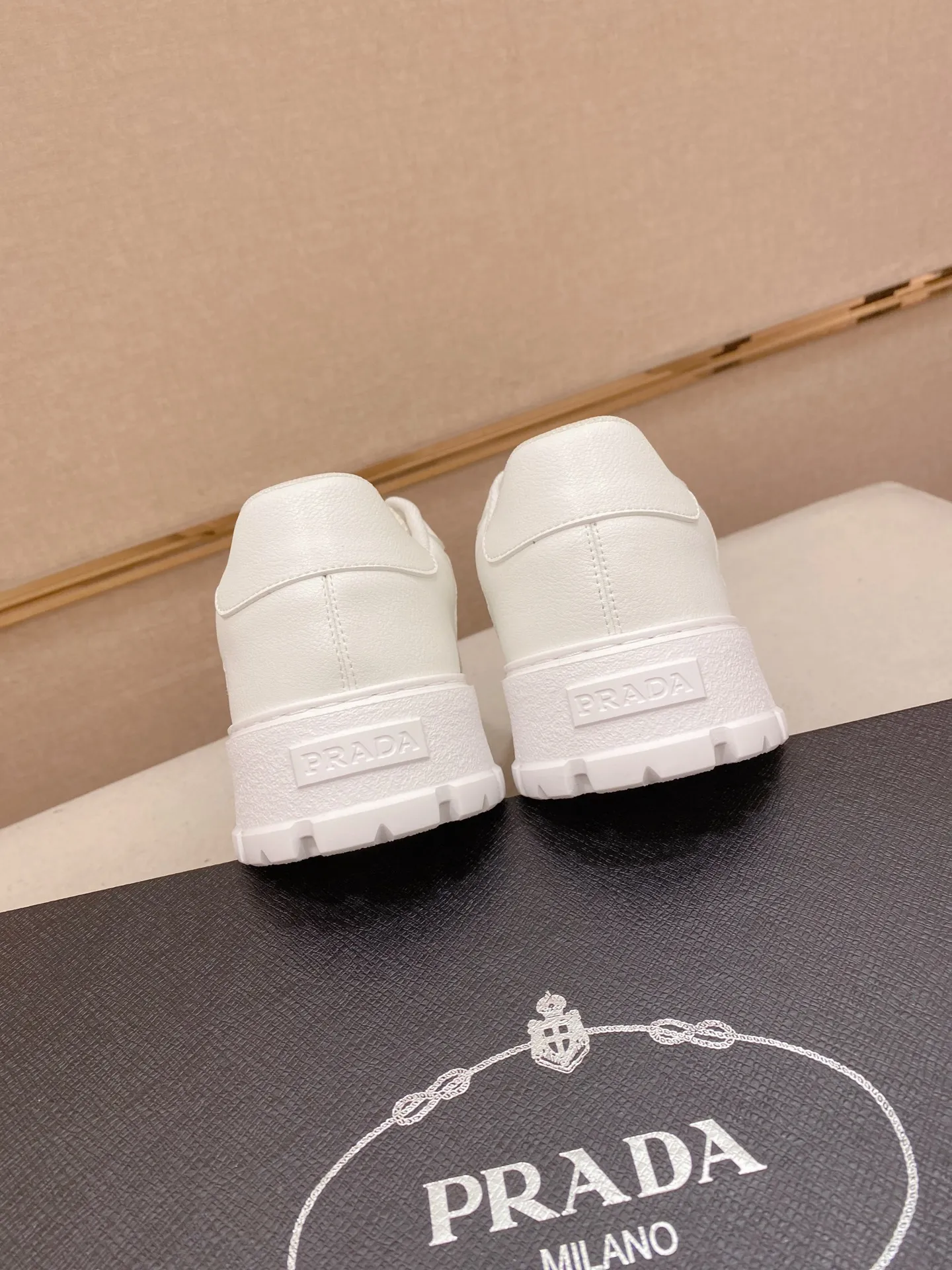 Men's men's shoes💰: 440💰[Prada～Prada] Trendy new styles are on the market. Same style as the official website. Counter quality. Original version. [Strong] [Strong] Imported selected first-layer cowhide. Comfortable and breathable sheepskin lining, fine workmanship, upper layer made of 100% pure cowhide, original last shape, comfortable on the feet, shoe sizes 38 to 44